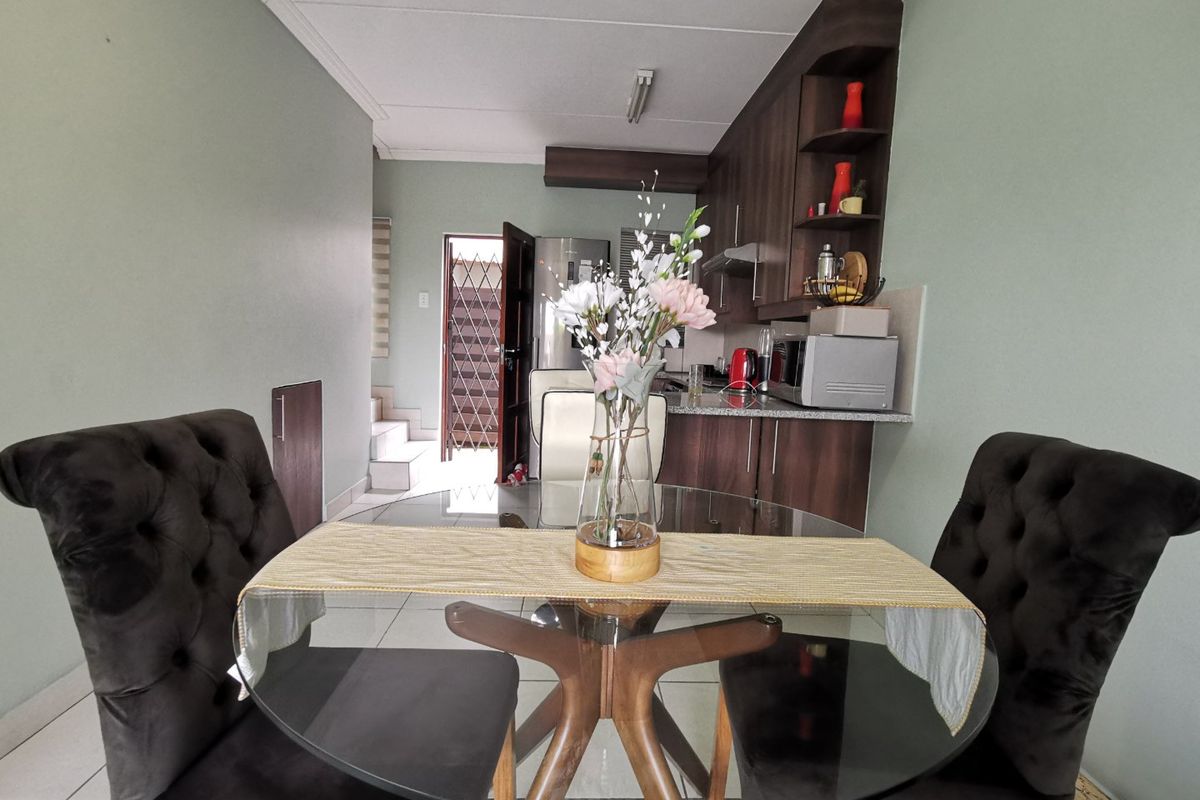 MODERN GROUND FLOOR PETS FRIENDLY DUPLEX – READY TO MOVE IN!   - Photo 2