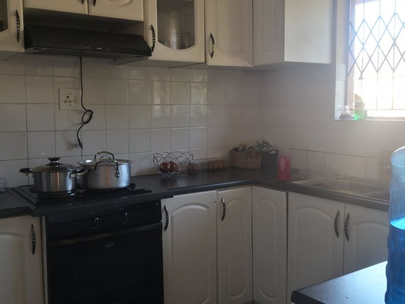 Neat 2-Bedroom Apartment for Sale in Pelham North — Scenic Views & Secure Living - Photo 8