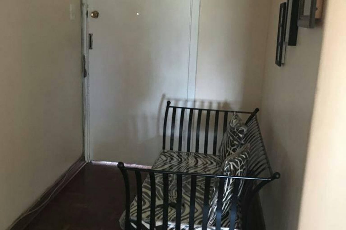 Neat 2-Bedroom Apartment for Sale in Pelham North — Scenic Views & Secure Living - Photo 3