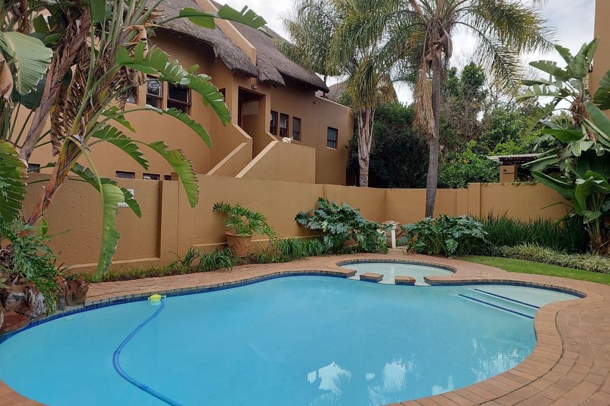 2 Bedroom Garden Unit in Douglasdale - Photo 2