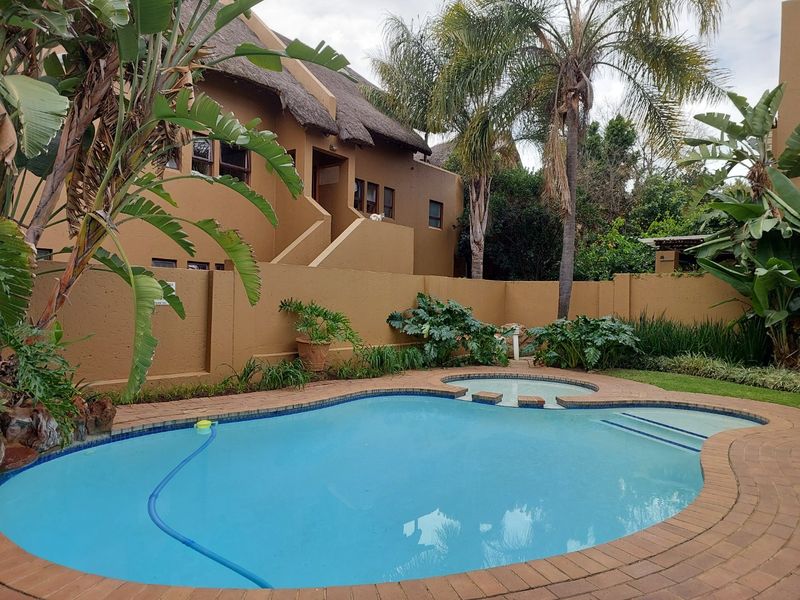 2 Bedroom Garden Unit in Douglasdale - Photo 2