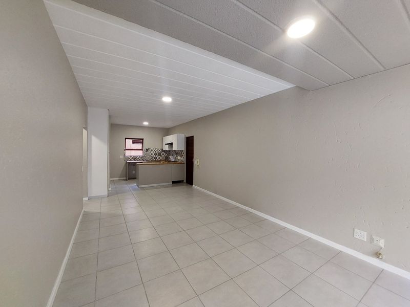 2 Bedroom Garden Unit in Douglasdale - Photo 10