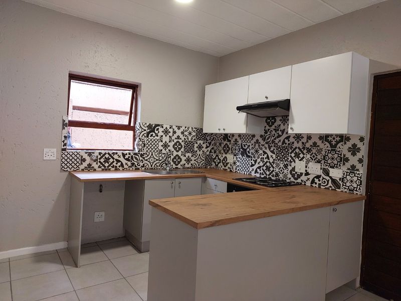 2 Bedroom Garden Unit in Douglasdale - Photo 9