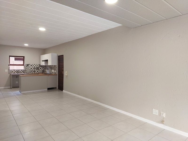 2 Bedroom Garden Unit in Douglasdale - Photo 6