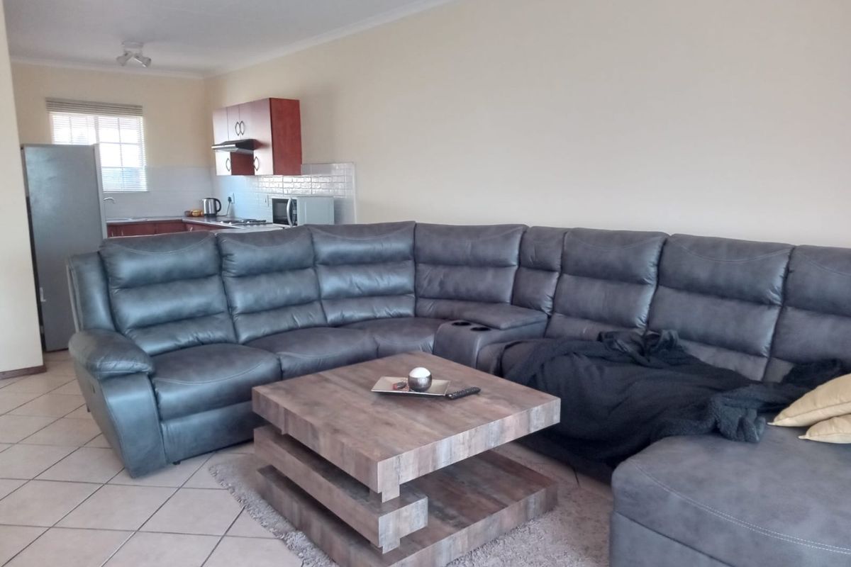 THREE BEDROOMS AND TWO BATHROOMS  - Photo 4