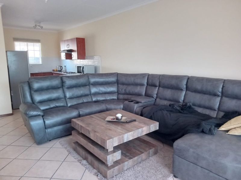 THREE BEDROOMS AND TWO BATHROOMS  - Photo 4