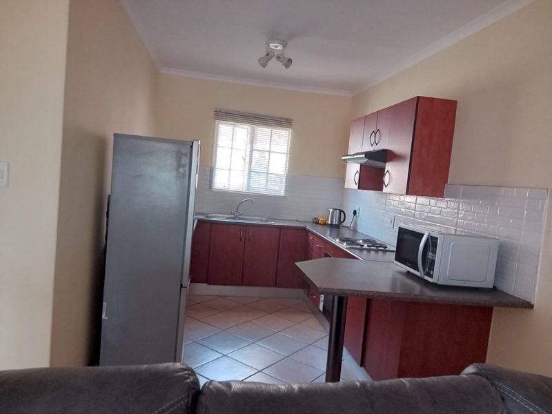 THREE BEDROOMS AND TWO BATHROOMS  - Photo 3