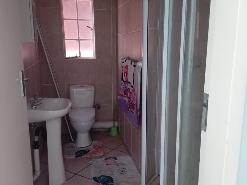 THREE BEDROOMS AND TWO BATHROOMS  - Photo 9