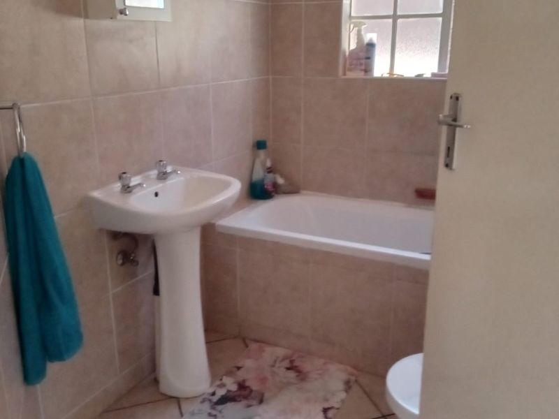 THREE BEDROOMS AND TWO BATHROOMS  - Photo 8