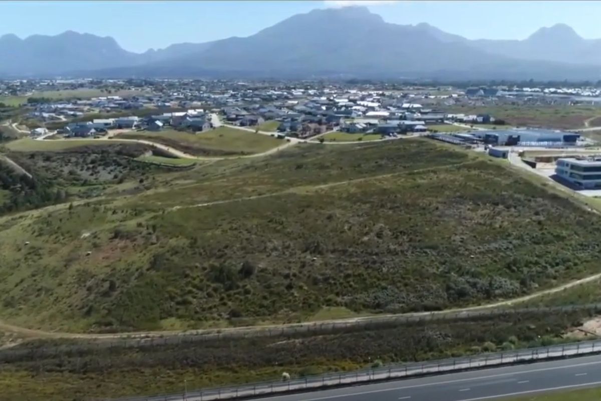 THE CLOCK IS TICKING! SECURE YOUR SPOT IN EDEN RESIDENTIAL ESTATE TODAY! - Photo 3