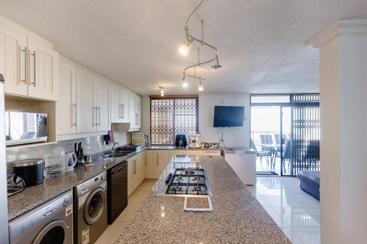 Expansive First Floor Apartment With Sea Views - Photo 2