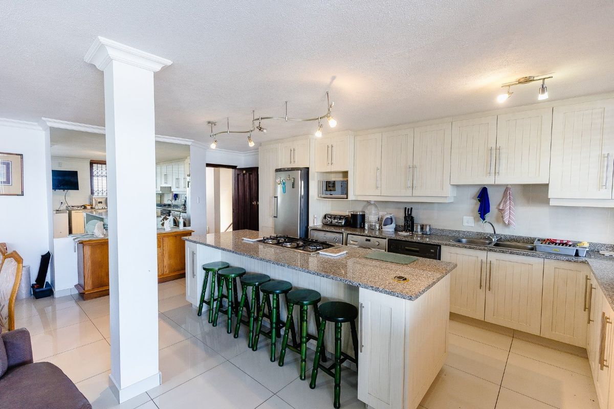 Expansive First Floor Apartment With Sea Views - Photo 5