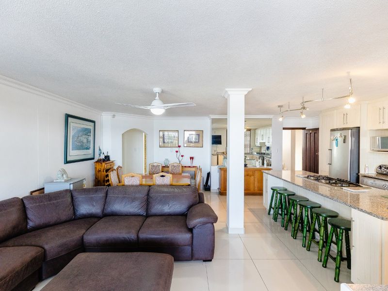 Expansive First Floor Apartment With Sea Views - Photo 10