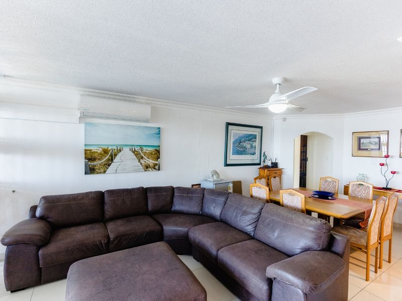 Expansive First Floor Apartment With Sea Views - Photo 9