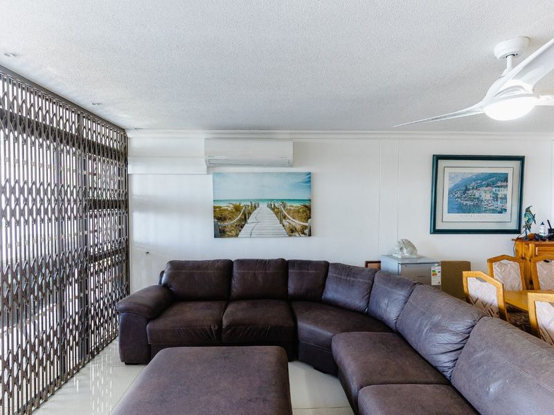 Expansive First Floor Apartment With Sea Views - Photo 8