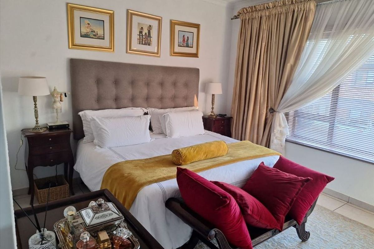 Modern Family Home with Comfortable Living Spaces - Photo 3