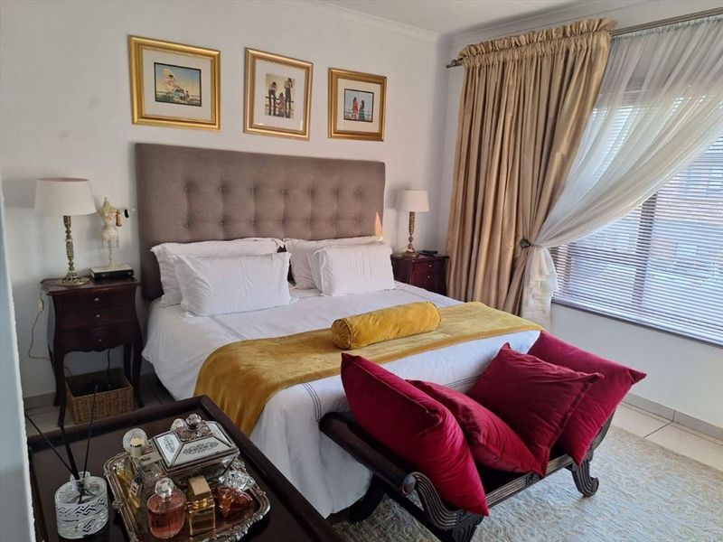 Modern Family Home with Comfortable Living Spaces - Photo 3