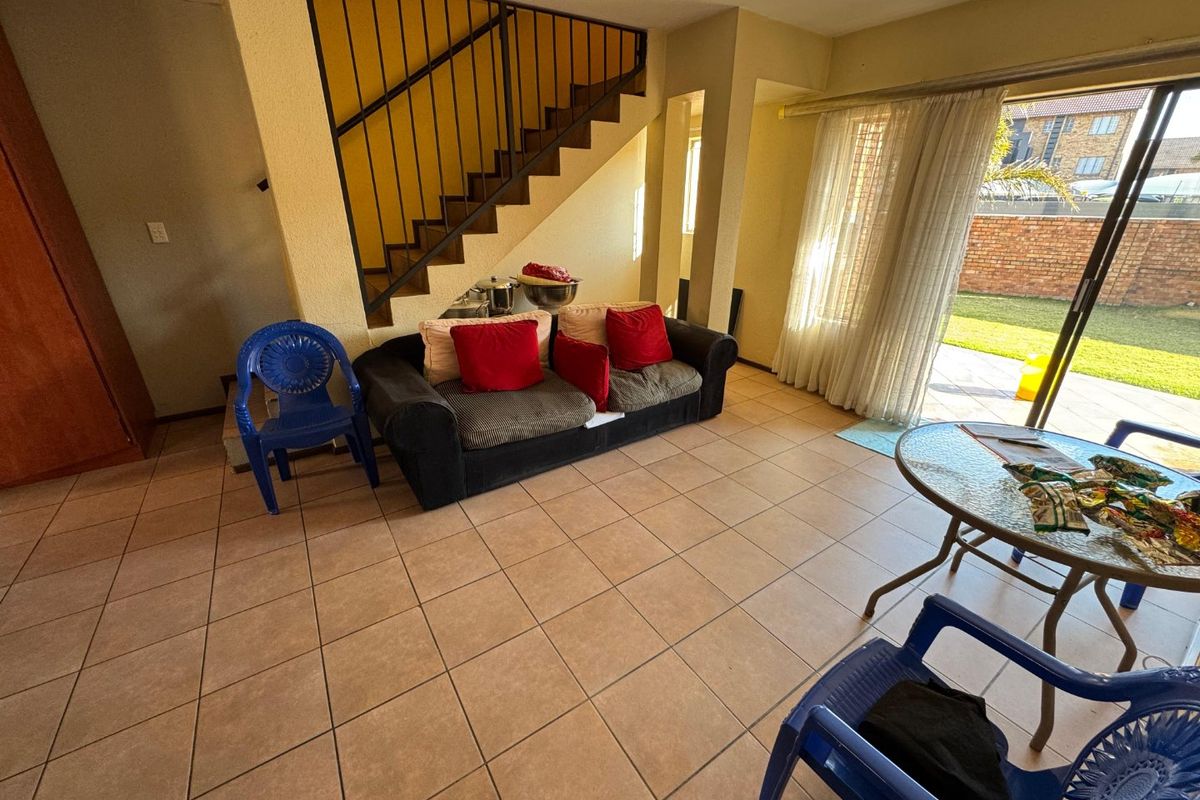 Spacious Family Home with Modern Comforts - Photo 4