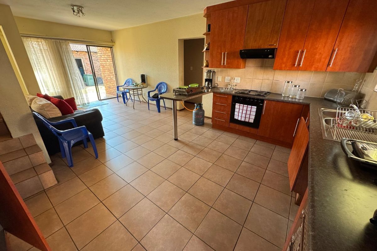 Spacious Family Home with Modern Comforts - Photo 3