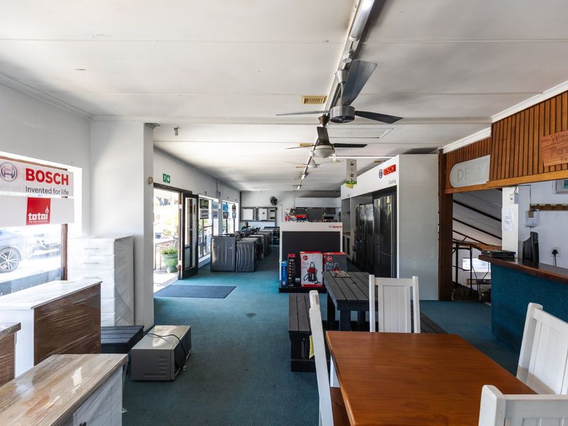 Exceptional Opportunity: Prime Three-Story Commercial Building With High Visibility  - Photo 10