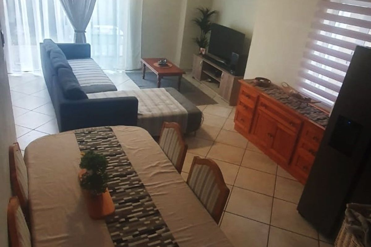 Gorgeous 2 Bedroom Townhouse in Riverspray Estate - Photo 3