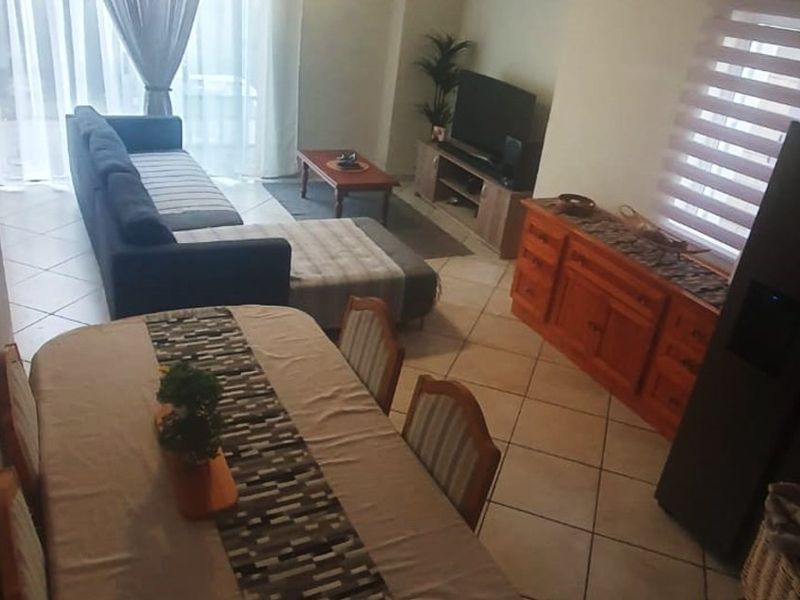 Gorgeous 2 Bedroom Townhouse in Riverspray Estate - Photo 3