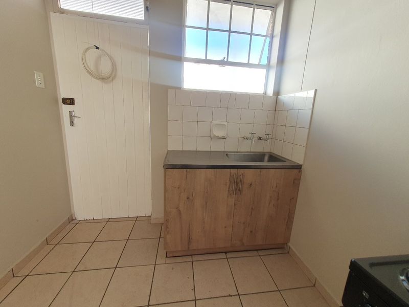 NEWLY RENOVATED BATCHELOR FLAT FOR SALE IN THE POPULAR BLOCK CHEBEMA - Photo 6