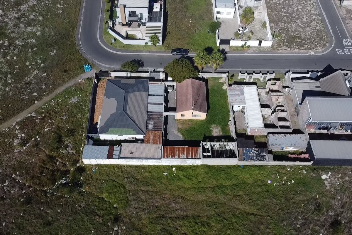 Investor’s Dream or Dual-Family Opportunity – Unlock the Potential! - Photo 3