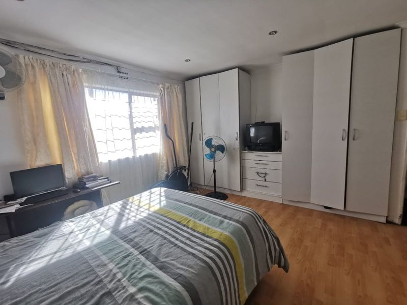 Investor’s Dream or Dual-Family Opportunity – Unlock the Potential! - Photo 10