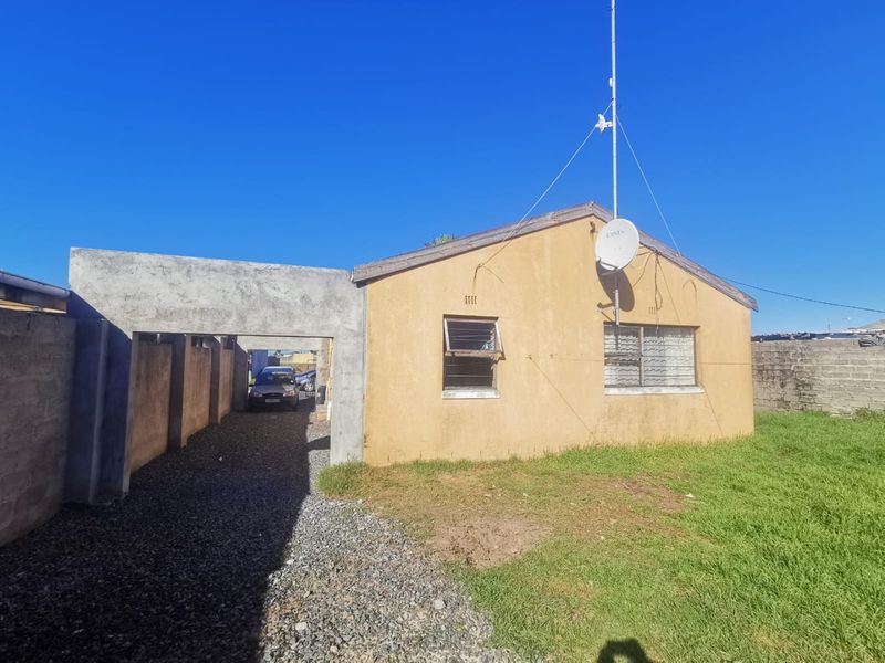 Investor’s Dream or Dual-Family Opportunity – Unlock the Potential! - Photo 2