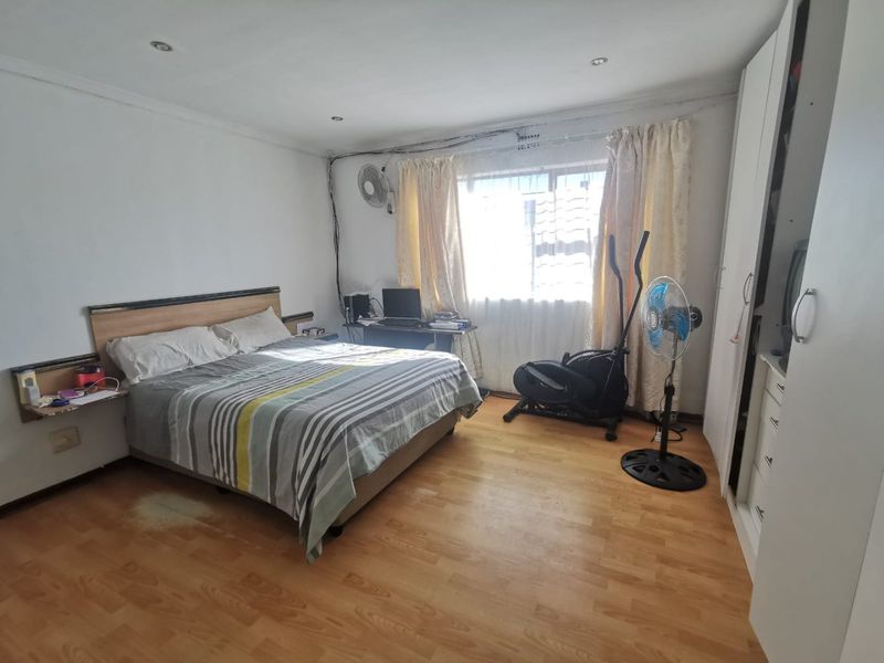 Investor’s Dream or Dual-Family Opportunity – Unlock the Potential! - Photo 9