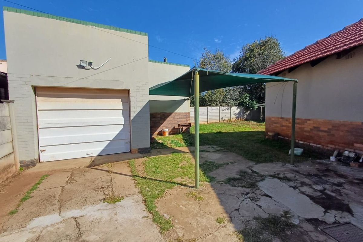 Spacious and Secure Family Home with Dual Access in Stilfontein - Photo 4