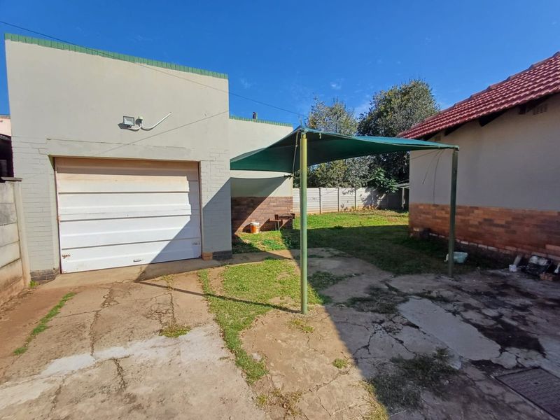 Spacious and Secure Family Home with Dual Access in Stilfontein - Photo 4