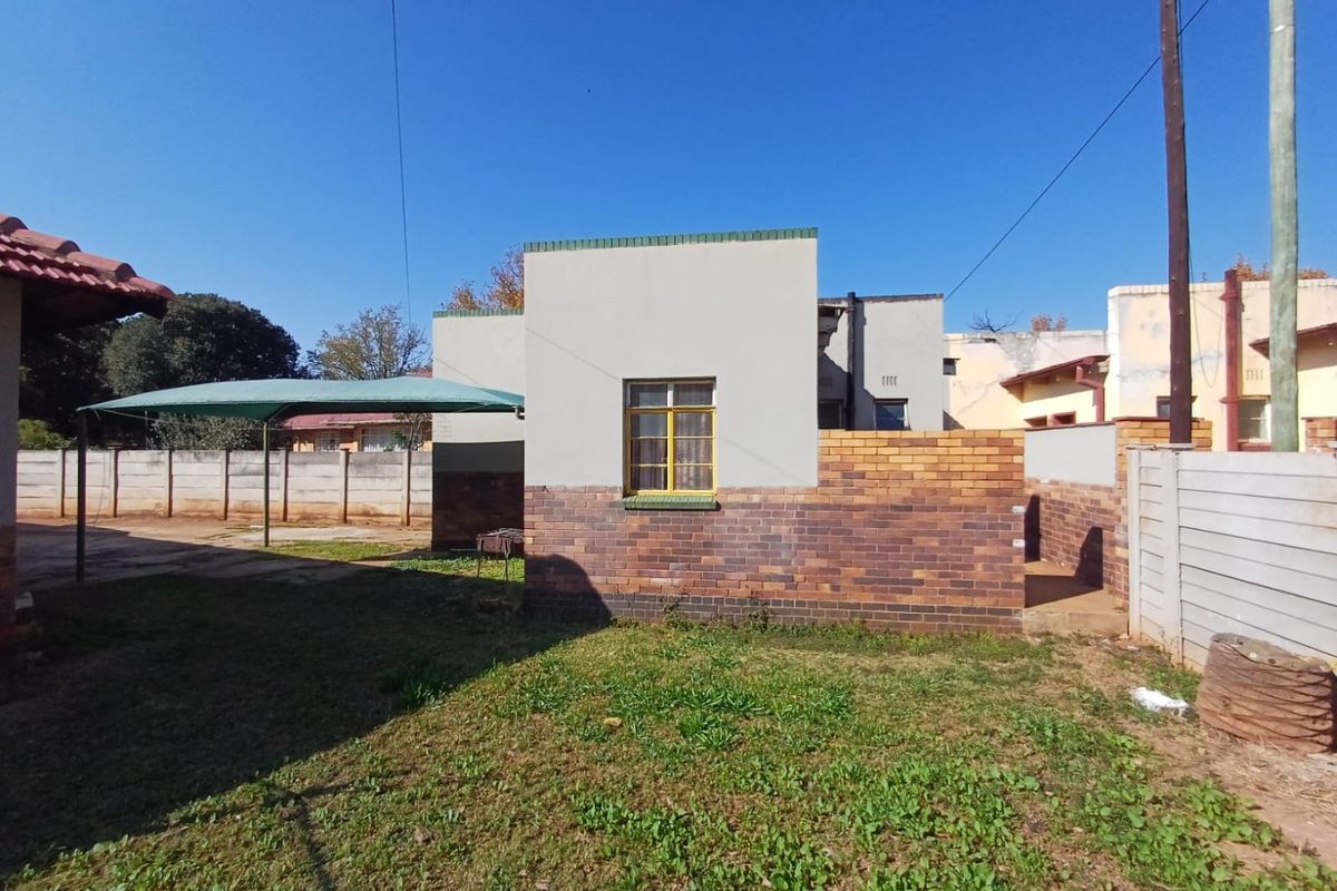 Spacious and Secure Family Home with Dual Access in Stilfontein - Photo 5