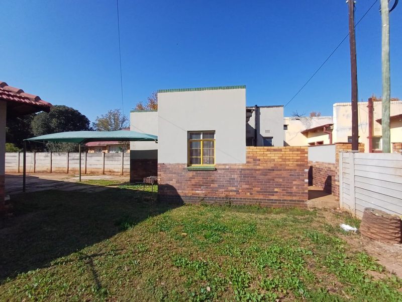Spacious and Secure Family Home with Dual Access in Stilfontein - Photo 5