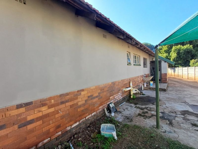 Spacious and Secure Family Home with Dual Access in Stilfontein - Photo 7