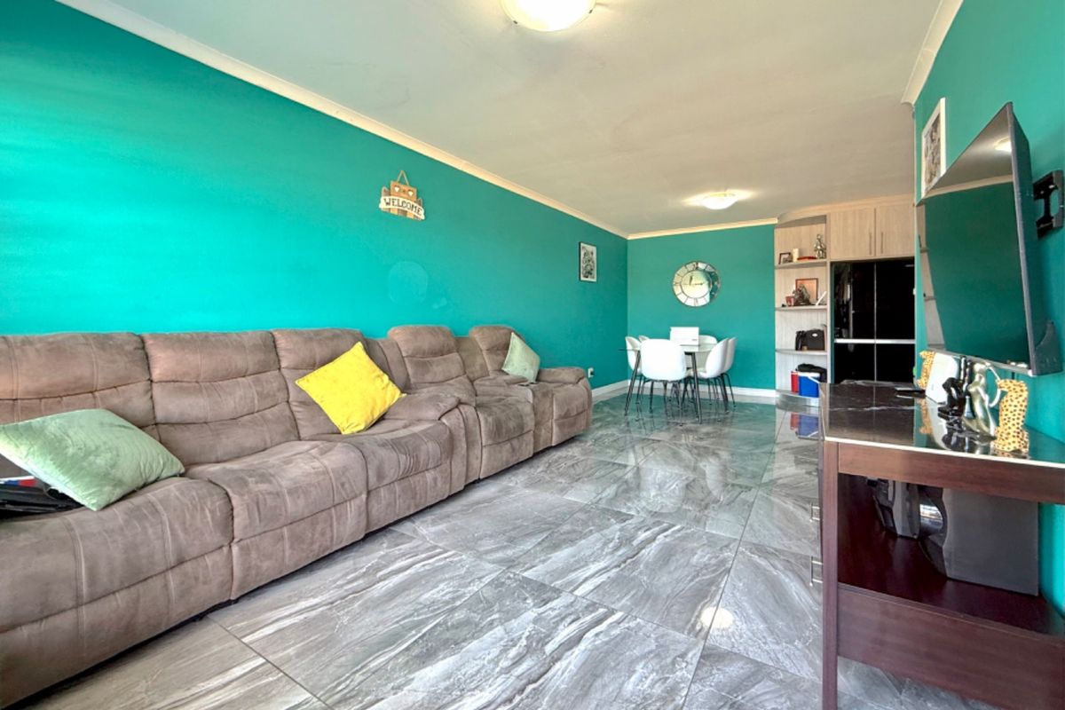 Ultra modern with exclusive finishes in secure complex. - Photo 3