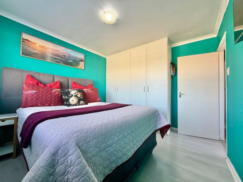 Ultra modern with exclusive finishes in secure complex. - Photo 10