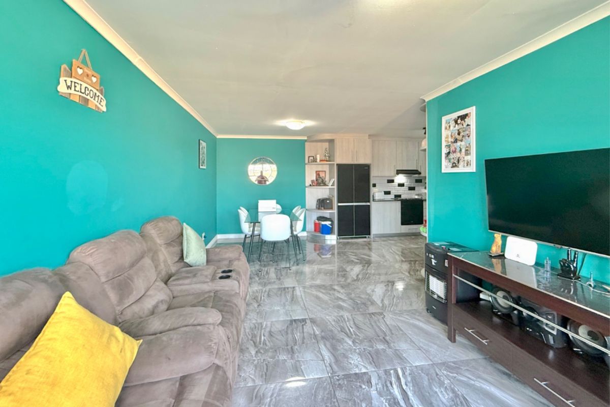 Ultra modern with exclusive finishes in secure complex. - Photo 2