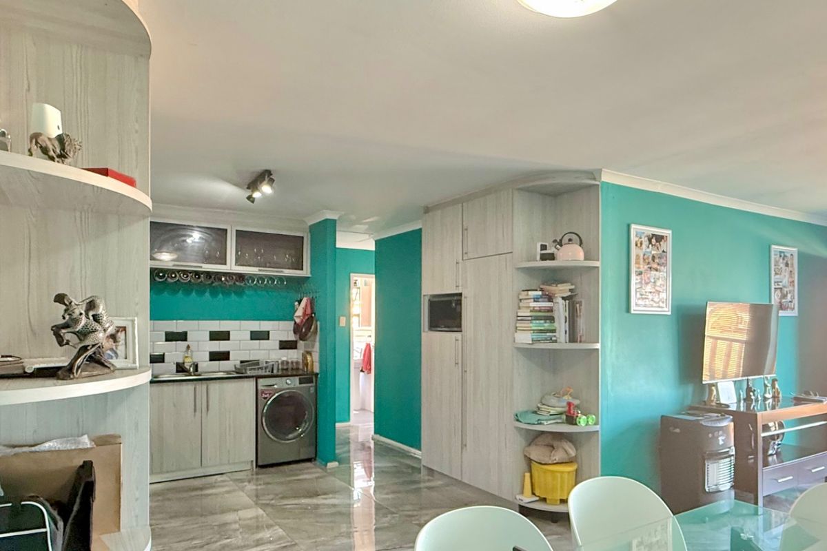 Ultra modern with exclusive finishes in secure complex. - Photo 5