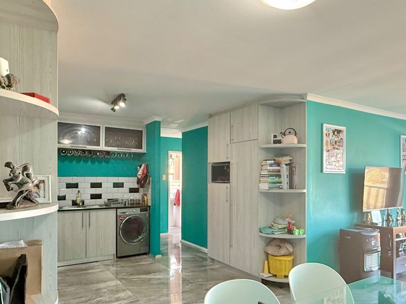 Ultra modern with exclusive finishes in secure complex. - Photo 5