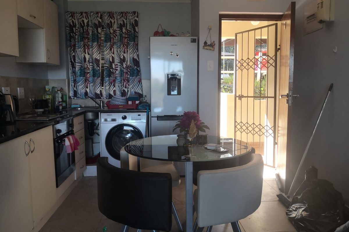 Semi Modern 2-Bedroom, 2-Bathroom Apartment for Sale – Chase Valley - Photo 3