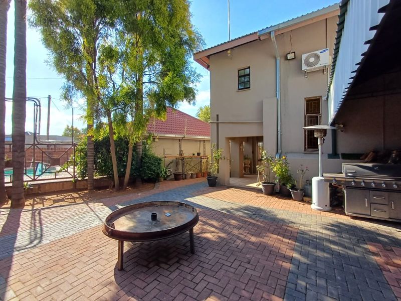 Grand Double-Storey Retreat on Expansive Stand – Exclusive Living in Stilfontein Ext 4 - Photo 5