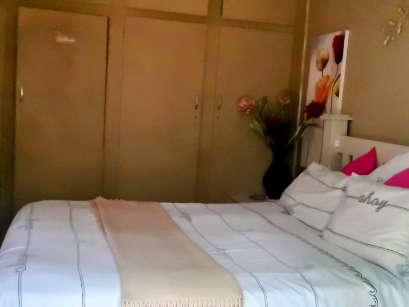 Investment Opportunity: 9-Bedroom, 9-Bathroom Overnight Accommodation in Lush Green Surroundings - Photo 9