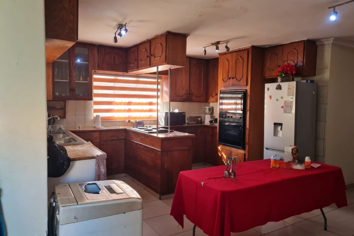 Well Sized 3-Bedroom Apartment - Photo 4