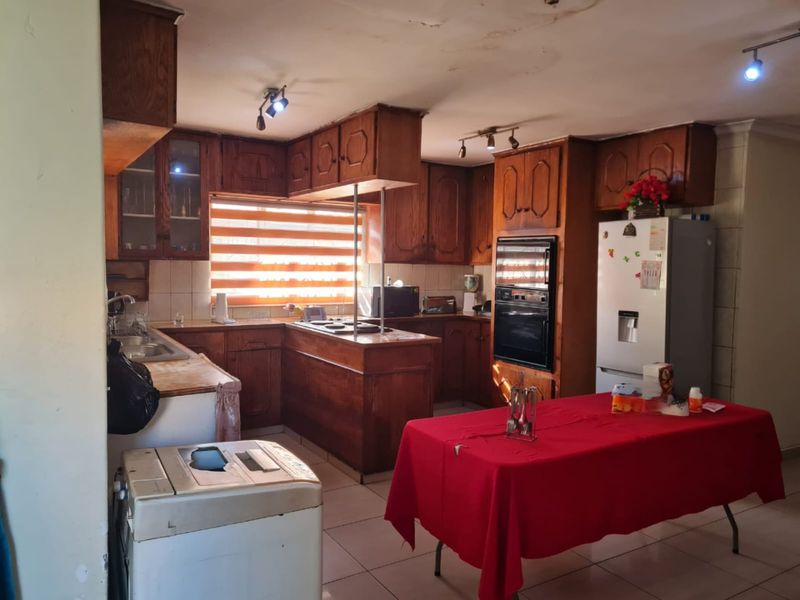 Well Sized 3-Bedroom Apartment - Photo 4