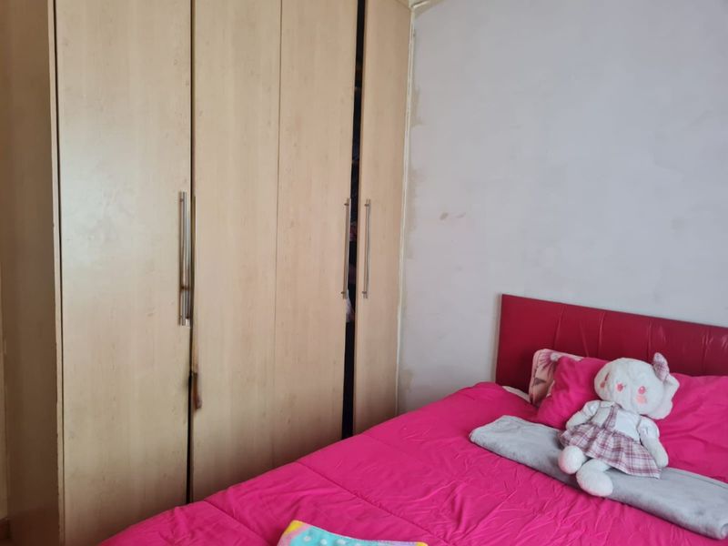 Well Sized 3-Bedroom Apartment - Photo 9