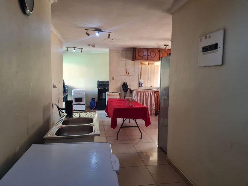Well Sized 3-Bedroom Apartment - Photo 2