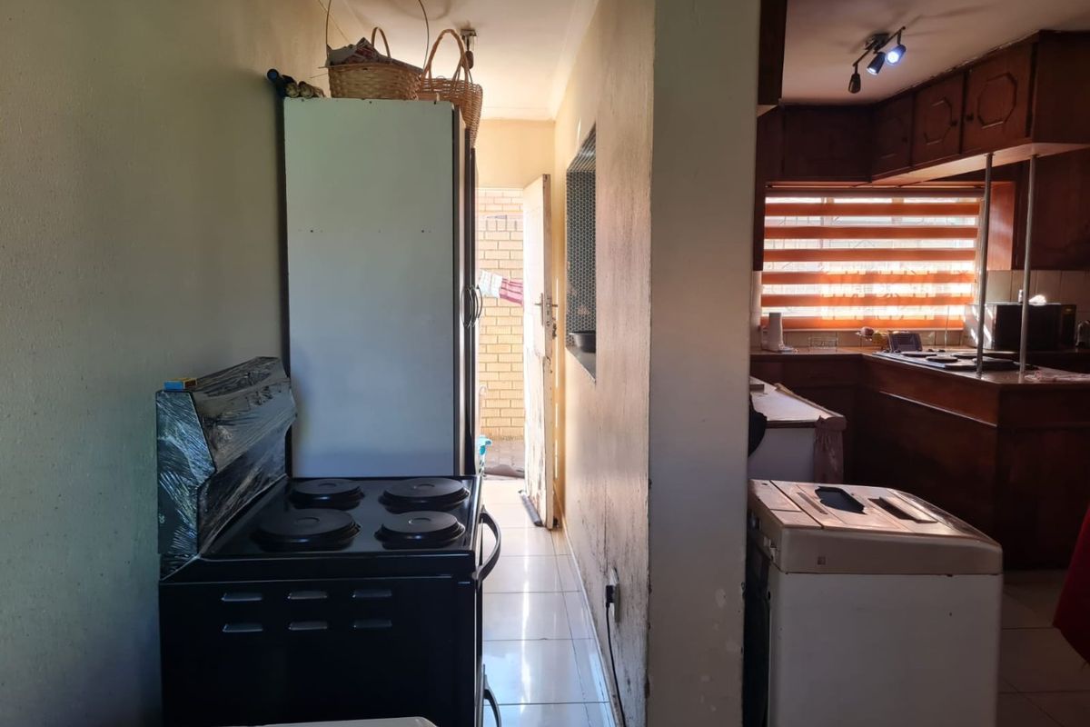 Well Sized 3-Bedroom Apartment - Photo 5