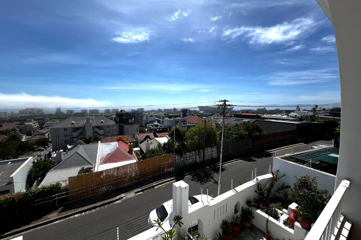Charming Furnished Studio in Upper Green Point. - Photo 2
